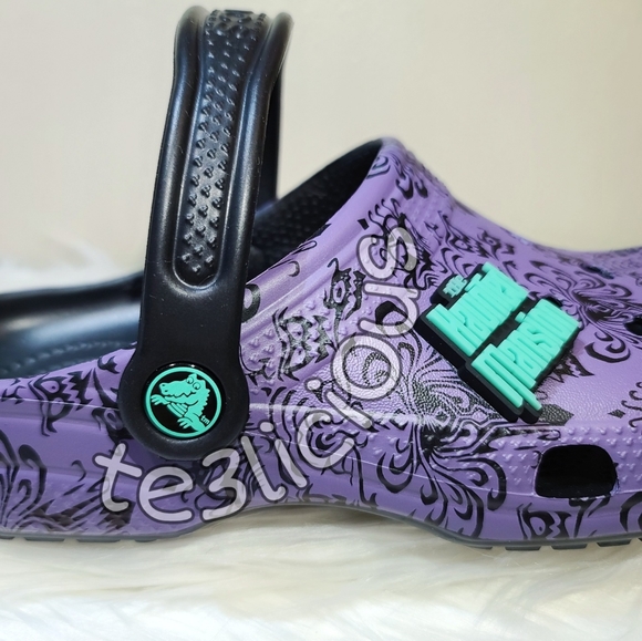 DISNEY PARKS GLOW IN THE DARK HAUNTED MANSION CROC - Picture 4 of 9